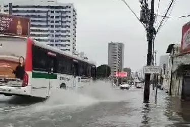 Imagem ilustrativa da imagem Uma quarta-feira chuvosa de caos no Grande Recife e Zona da Mata