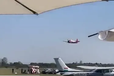 Imagem ilustrativa da imagem VÍDEO | Avião cai em show aéreo e deixa dois mortos na Hungria