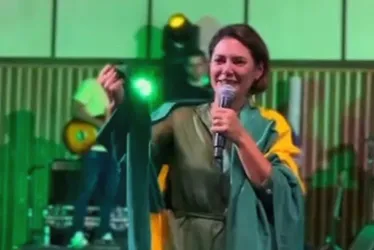 Imagem ilustrativa da imagem VÍDEO | 'Estamos sendo perseguidos e injustiçados', diz Michelle Bolsonaro