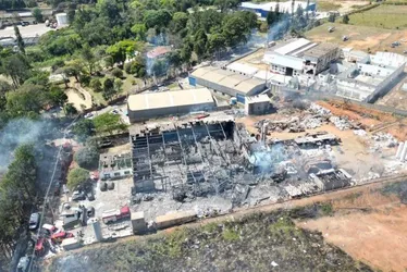Imagem ilustrativa da imagem VÍDEO | Explosão em caldeira de metalúrgica deixa ao menos 4 mortos em SP