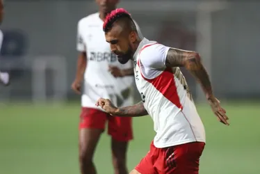 Imagem ilustrativa da imagem Vidal era um dos sem contrato para 2024 no Flamengo