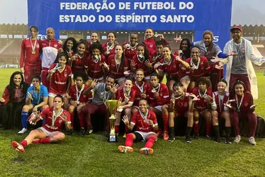 Imagem ilustrativa da imagem Vila Nova levanta a taça do Capixabão feminino pela 9ª vez