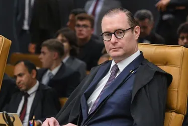 Imagem ilustrativa da imagem Zanin vota contra descriminalização do porte de drogas; Mendonça pede vista