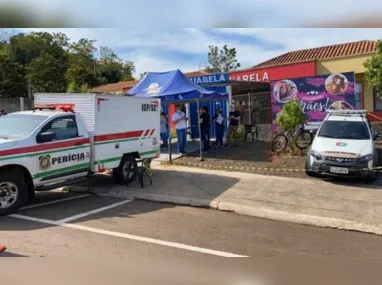 Ladrão pula o muro, rouba celular e depois pula o muro novamente para fugir