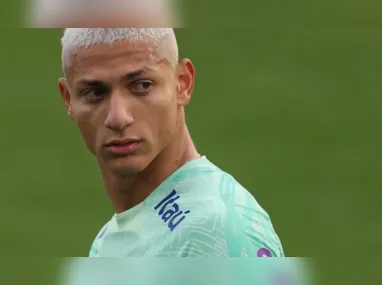 Imagem ilustrativa da imagem Diniz dá nova chance a Richarlison no ataque da seleção e repete titulares