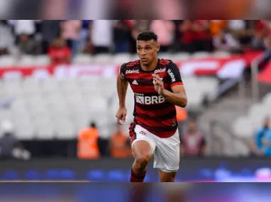 Rodolfo Landim, presidente do Flamengo, enfrenta críticas dentro e fora do clube