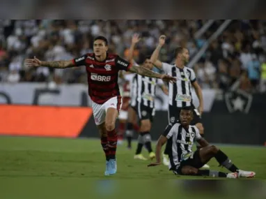 Paulinho fez o gol do Atlético-MG no empate contra o Furacão