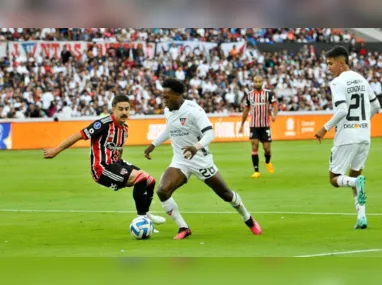 Nino e André comemorando o gol do volante