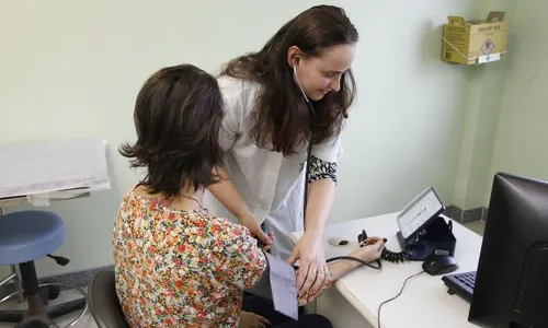 
          Imagem ilustrativa da imagem 15 mil vagas para exames e consultas com especialistas
          