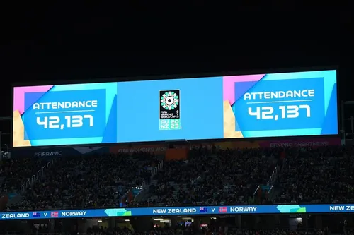 
          Imagem ilustrativa da imagem ANÁLISE: Assim como previsto, Mundial feminino quebra recordes logo na estreia
          