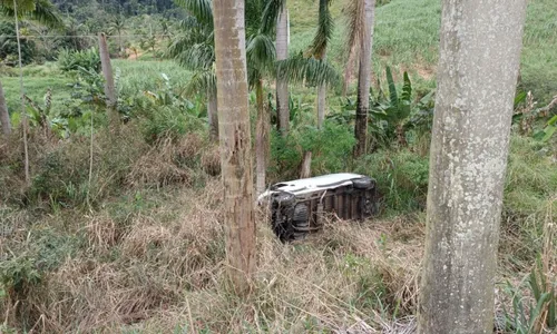 
          Imagem ilustrativa da imagem Acidente envolvendo cinco carros causa interdição total na BR-101
          