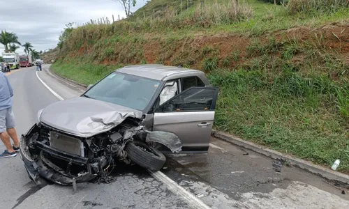 
          Imagem ilustrativa da imagem Acidente envolvendo cinco carros causa interdição total na BR-101
          