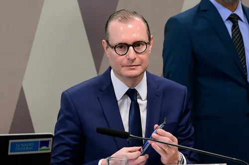 
          Imagem ilustrativa da imagem Acompanhe ao vivo: indicado ao STF,  Zanin encara Senado para sabatina
          