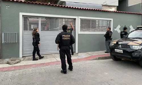 
          Imagem ilustrativa da imagem Acusada de chefiar esquema de fraude de vistos para os EUA é presa no ES
          