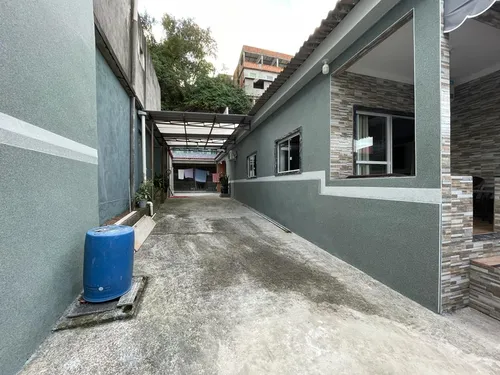 
          Imagem ilustrativa da imagem Acusada de chefiar esquema de fraude de vistos para os EUA é presa no ES
          