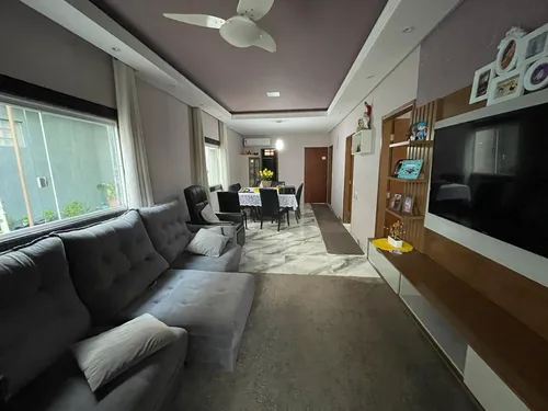 
          Imagem ilustrativa da imagem Acusada de chefiar esquema de fraude de vistos para os EUA é presa no ES
          