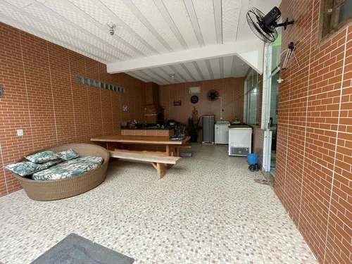 
          Imagem ilustrativa da imagem Acusada de chefiar esquema de fraude de vistos para os EUA é presa no ES
          