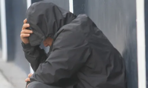 
          Imagem ilustrativa da imagem Adolescente reage a assalto e aplica mata-leão em ladrão em Vila Velha
          