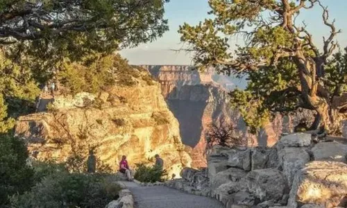
          Imagem ilustrativa da imagem Adolescente sobrevive depois de cair de penhasco de 30 metros
          