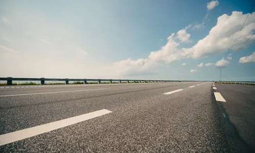 
          Imagem ilustrativa da imagem Advogada é internada após ser atingida por paralelepípedo dentro de carro no ES
          