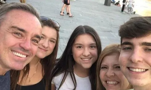 
          Imagem ilustrativa da imagem Advogado de filhas de Gugu reage a vazamento de conversas sobre herança
          