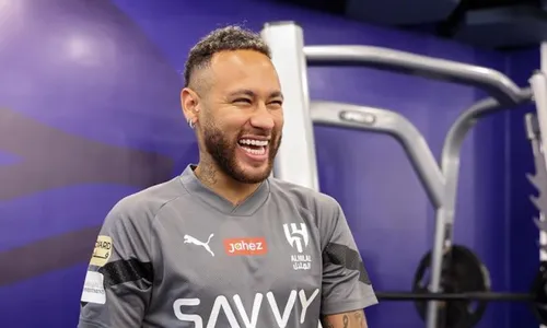 
          Imagem ilustrativa da imagem Al-Hilal revela lesão de Neymar, que realiza primeiro treinamento no clube
          