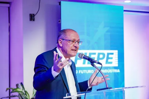 
          Imagem ilustrativa da imagem Alckmin destaca importância da Transnordestina em encontro na Fiepe
          