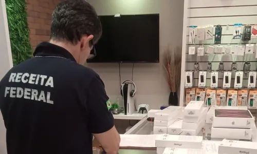 
          Imagem ilustrativa da imagem Alfândega retém R$ 190 mil em eletrônicos em loja do ES por falta de nota fiscal
          