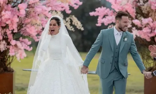 
          Imagem ilustrativa da imagem Alianças milionárias de Maíra Cardi e Primo Rico foram entregues em carro forte
          