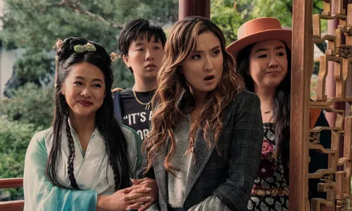 
          Imagem ilustrativa da imagem Amigas partem  em jornada divertida pela China
          