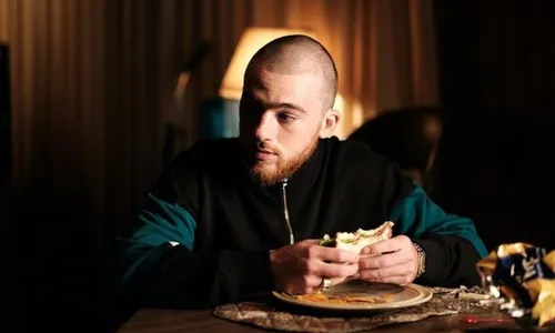 
          Imagem ilustrativa da imagem Angus Cloud era garçom e foi descoberto 'por acidente' pela HBO
          