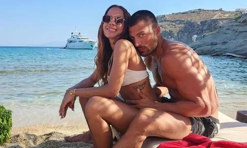 
          Imagem ilustrativa da imagem Anitta e Simone Susinna terminam romance e deixam de se seguir no Instagram
          