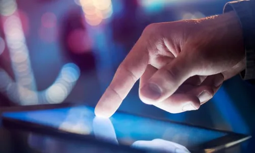 
          Imagem ilustrativa da imagem “Ansiedade digital” chega ao limite e especialistas pedem mais controle
          