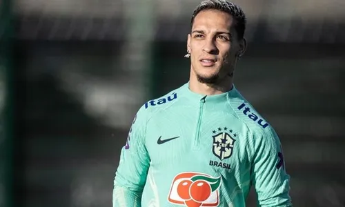 
          Imagem ilustrativa da imagem Antony diz que acusações de ex-namorada são falsas
          