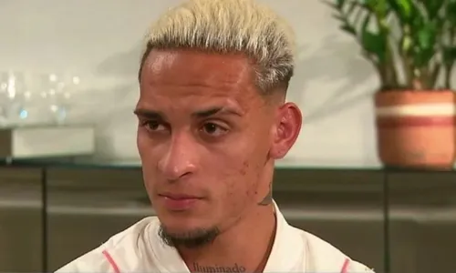 
          Imagem ilustrativa da imagem Antony é afastado pelo Manchester United após acusações de violência doméstica
          