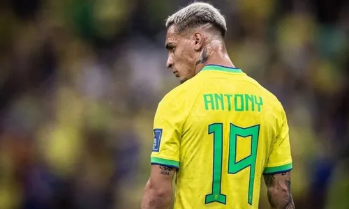 
          Imagem ilustrativa da imagem Antony é cortado da seleção após denúncia da ex-namorada; Diniz chama Jesus
          