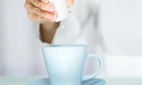 
          Imagem ilustrativa da imagem Anvisa mantém recomendação atual de consumo de aspartame no Brasil
          