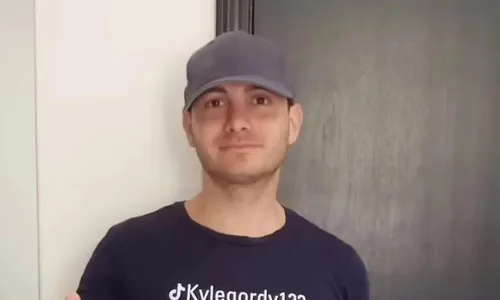 
          Imagem ilustrativa da imagem Aos 32 anos, pai de 65 filhos busca relacionamento amoroso
          