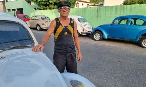 
          Imagem ilustrativa da imagem Apaixonado por carros, morador de Guarapari exibe seu amor pelos 20 Fuscas
          