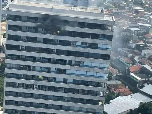 
          Imagem ilustrativa da imagem Apartamento onde estava Maisa Silva no Recife pega fogo com atriz dentro
          