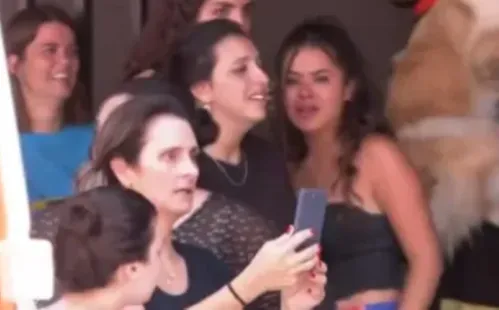 
          Imagem ilustrativa da imagem Apartamento onde estava Maisa Silva no Recife pega fogo com atriz dentro
          