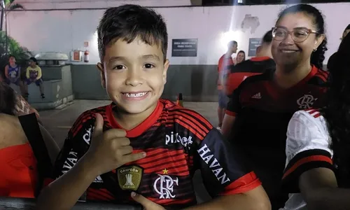 
          Imagem ilustrativa da imagem Apoio e pressão: Flamengo desembarca em Vitória e é recebido por torcedores
          