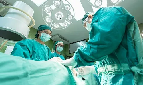 
          Imagem ilustrativa da imagem Aposentada espera há 4 anos por cirurgia
          