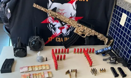 
          Imagem ilustrativa da imagem Armas e munições são apreendidas e dois suspeitos presos em Vila Velha
          