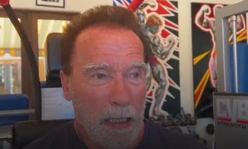 
          Imagem ilustrativa da imagem Arnold Schwarzenegger teve experiência de quase morte em cirurgia no coração
          