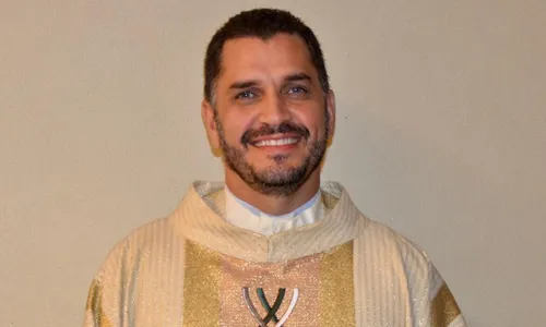 
          Imagem ilustrativa da imagem Arquidiocese faz mudanças e Padre Anderson Gomes deixa igreja na Praia da Costa
          