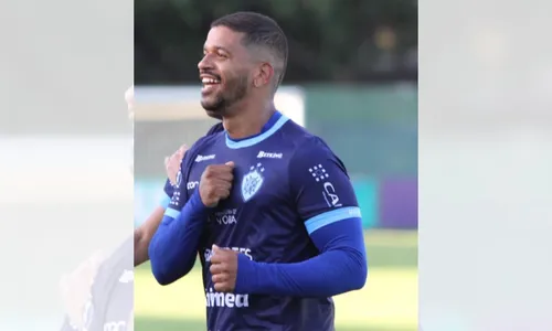 
          Imagem ilustrativa da imagem Artilheiro do Vitória renova com a equipe para a temporada de 2024
          