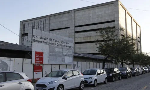 
          Imagem ilustrativa da imagem Artistas comemoram acordo para obra do Cais das Artes
          