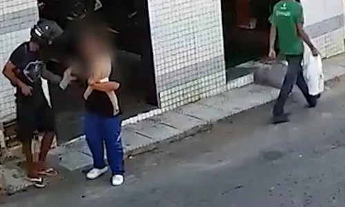 
          Imagem ilustrativa da imagem Assaltante ameaça estudante em Cariacica: "Me entrega o celular ou mato o bebê”
          