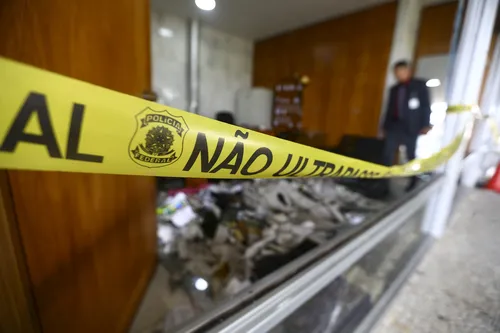 
          Imagem ilustrativa da imagem Ataques em Brasília deixam prejuízo de pelo menos R$ 20 milhões
          